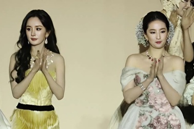 “Khoảnh khắc lạnh nhạt” của Lưu Diệc Phi và Dương Mịch gây xôn xao