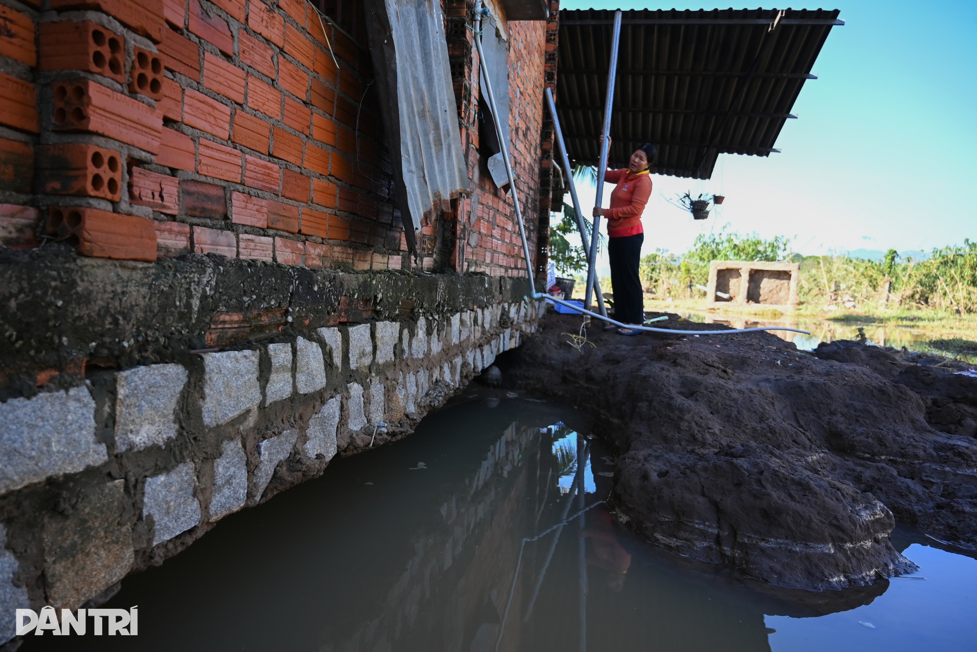 Xóm nghèo tan hoang, người dân Lâm Đồng trắng tay sau trận lũ lịch sử - 9 Xóm nghèo tan hoang, người dân Lâm Đồng trắng tay sau trận lũ lịch sử - 9