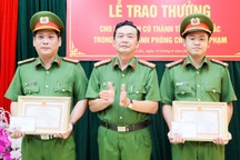 Công an Bạc Liêu khen thưởng đột xuất 3 cá nhân dũng cảm trấn áp tội phạm