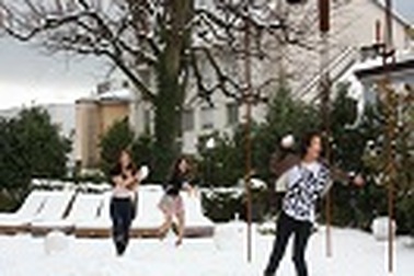 Chọn lựa giữa César ritz & Him? Không khó!