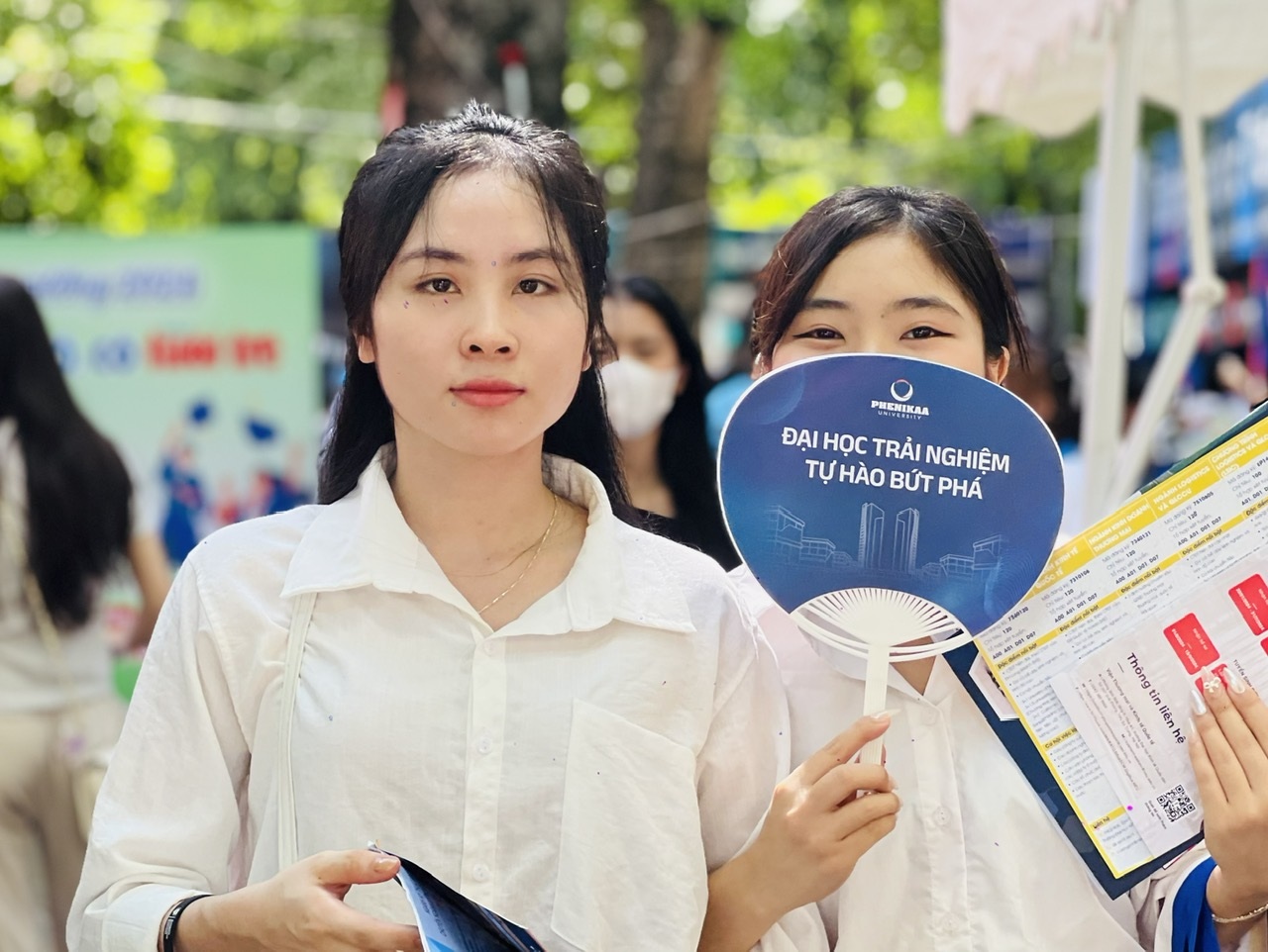 និស្សិតស្រីសួរទាំងភ្ញាក់ផ្អើលថា បើស្រលាញ់លុយខ្លាំងគួរជ្រើសរើសអាជីពអ្វី? - ៣ Nữ sinh hỏi sốc: Em mê tiền mãnh liệt thì chọn nghề gì? - 3