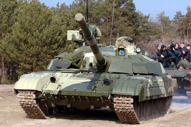 Tăng mạnh ngang T-90 bị bắt sống tại Đông Ukraine