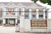 Vụ cấp “sổ đỏ” trái luật hơn 20 năm chưa được giải quyết: Hoãn tòa, dân ngao ngán!
