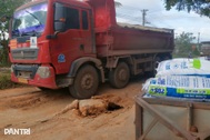 Chủ tịch tỉnh yêu cầu xử lý xe thi công sân bay Phù Cát "băm nát" tỉnh lộ