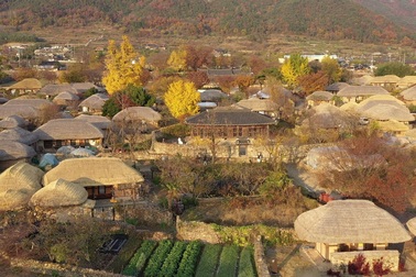 Làng cổ gần 700 năm vẫn đẹp như tranh