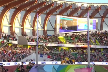 Vận động viên 23 tuổi phá kỷ lục nhảy sào thế giới