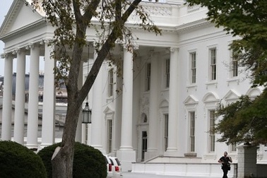 Nhà Trắng nhận được phong thư chứa độc chất xyanua