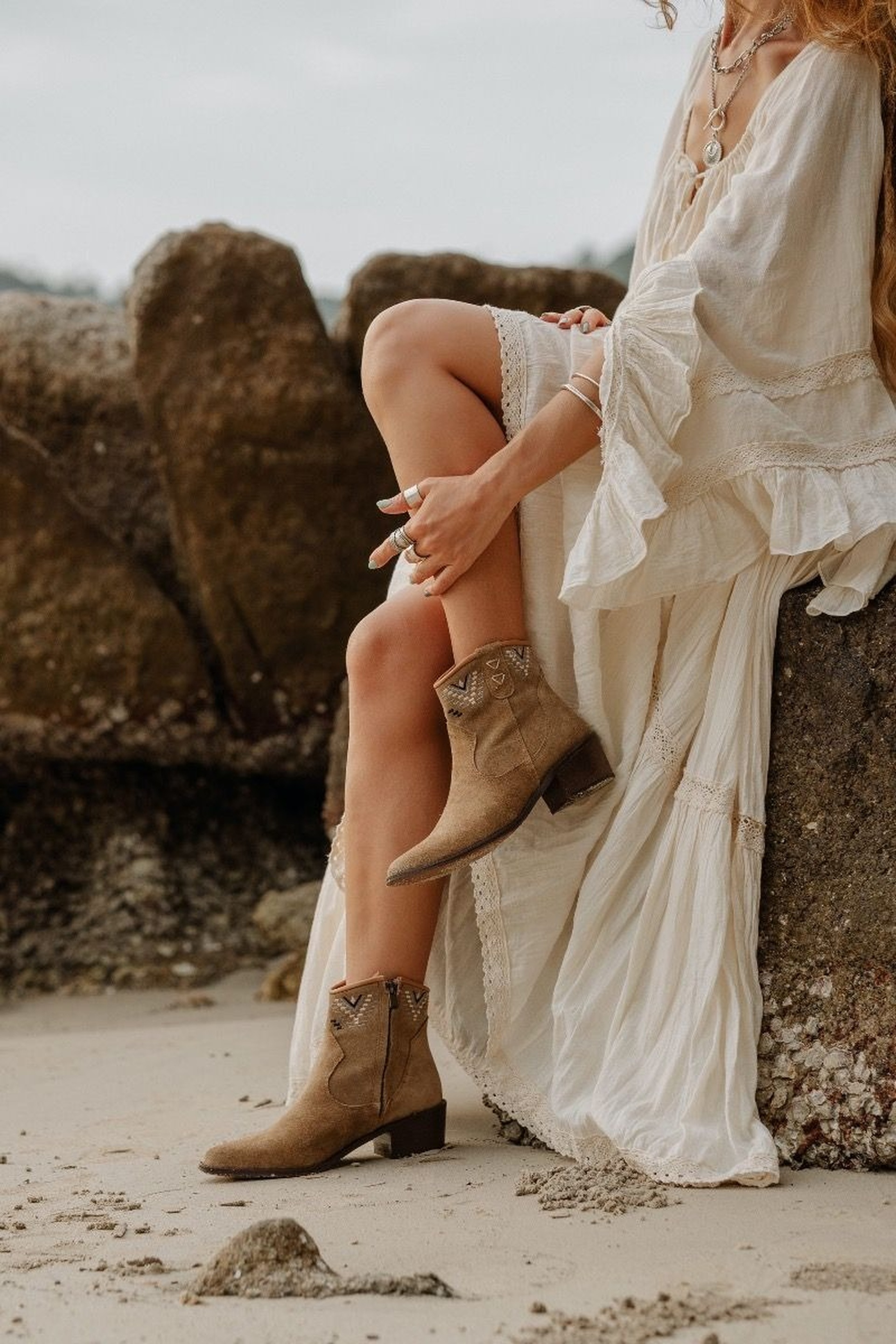 5 kiểu giày boots hot nhất hiện nay, giúp tôn vóc dáng gợi cảm - 19 5 kiểu giày boots hot nhất hiện nay, giúp tôn vóc dáng gợi cảm - 19