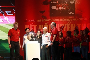 Ra mắt thẻ đồng thương hiệu BIDV Manchester United 