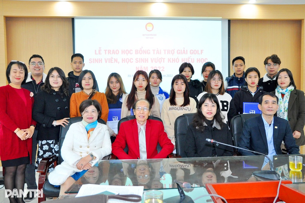 Học bổng Giải Golf vì sinh viên vượt khó học giỏi giúp em đến trường - 3 Học bổng Giải Golf vì sinh viên vượt khó học giỏi giúp em đến trường - 3