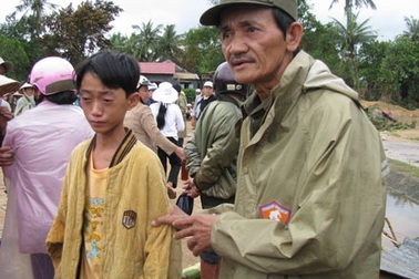Lấp lánh tình người trong bão lũ