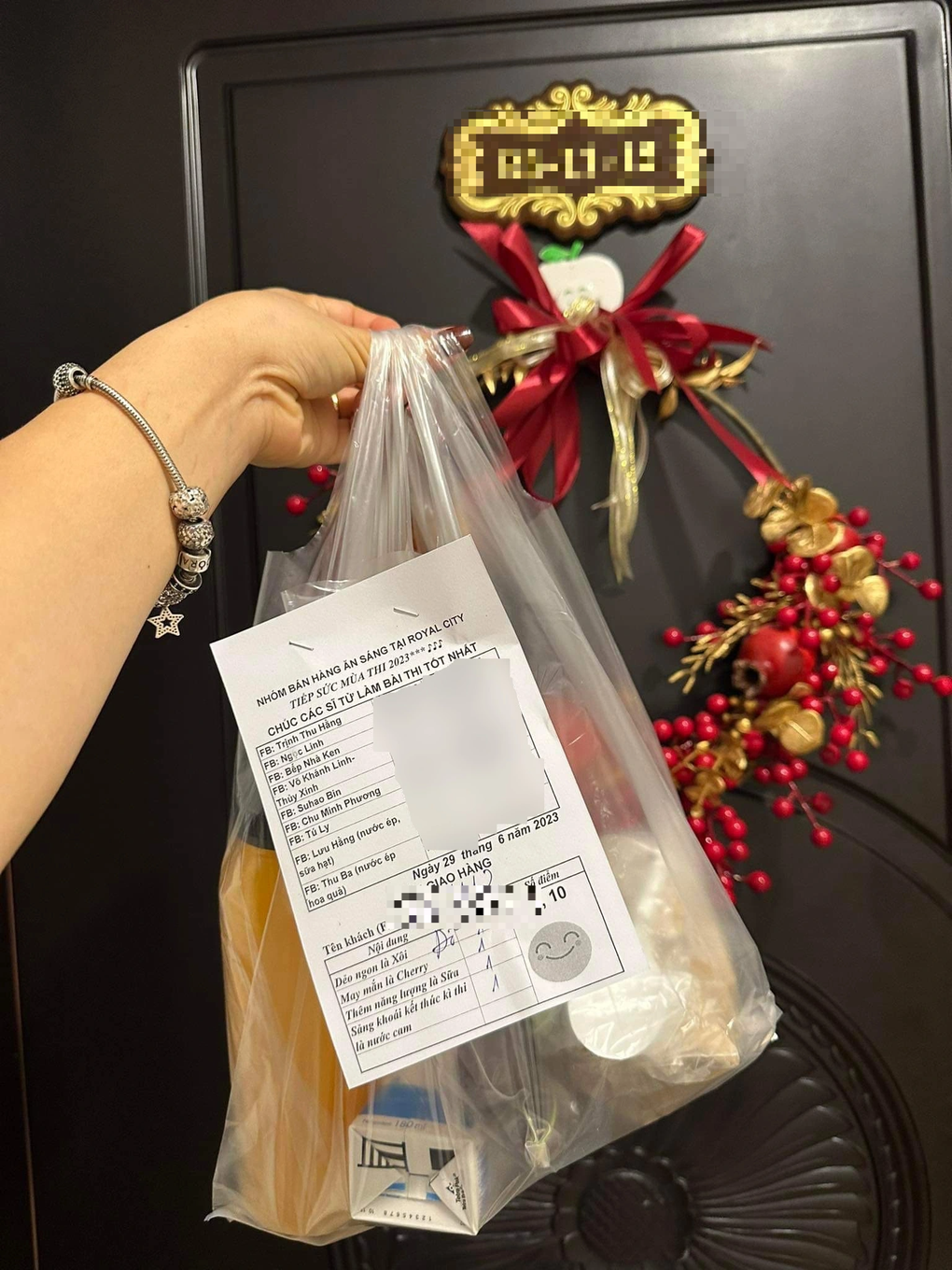 Chợ chung cư nhà giàu Hà Nội làm 100 suất ăn sáng tiếp sức sĩ tử thi THPT - 3 Chợ chung cư nhà giàu Hà Nội làm 100 suất ăn sáng tiếp sức sĩ tử thi THPT - 3