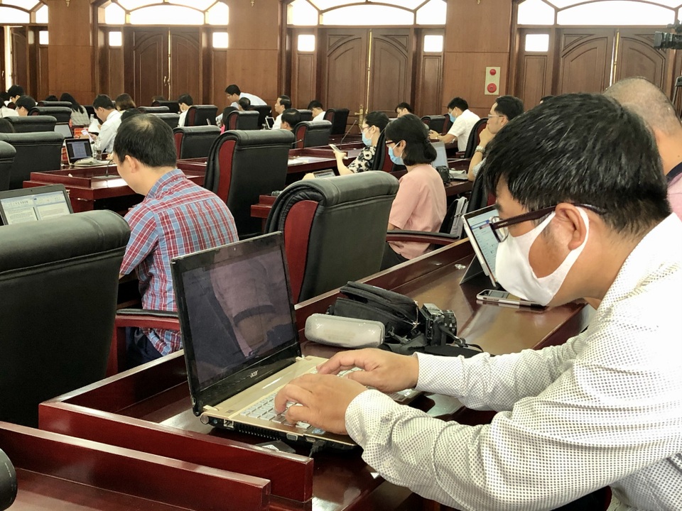 Đà Nẵng: Đại biểu được đo thân nhiệt trước kỳ họp HĐND bất thường - 4 Đà Nẵng: Đại biểu được đo thân nhiệt trước kỳ họp HĐND bất thường - 4