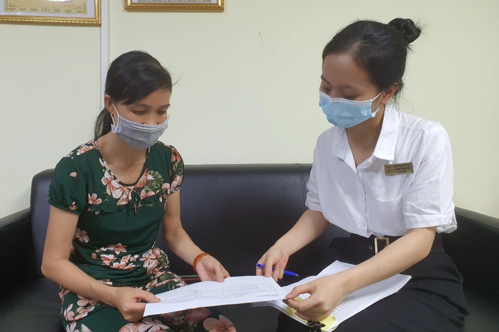 Hai cháu bé mồ côi cha bị bại não được bạn đọc giúp đỡ hơn 210 triệu đồng - 2 Hai cháu bé mồ côi cha bị bại não được bạn đọc giúp đỡ hơn 210 triệu đồng - 2