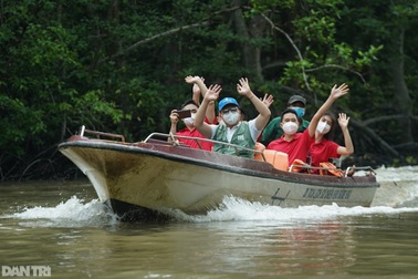 Đang đi du lịch dính F0, xử sao để cả đoàn không lo sợ, vỡ tour