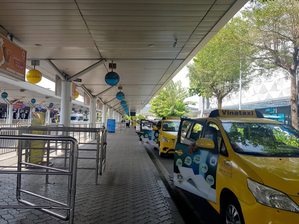 Sân bay Tân Sơn Nhất vắng ngắt sau lệnh dừng nhập cảnh - 13 Sân bay Tân Sơn Nhất vắng ngắt sau lệnh dừng nhập cảnh - 13