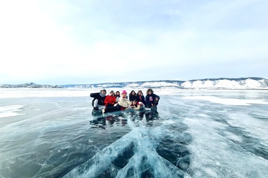 Những trải nghiệm thú vị của nhóm du học sinh Việt ở hồ sâu nhất thế giới