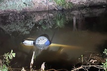 Cố tình đâm đối thủ khiến ô tô lao xuống sông, một người chết ngạt