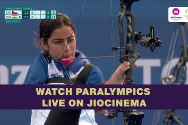 Nữ cung thủ gây sốt khi ghi 10 điểm tuyệt đối bằng chân