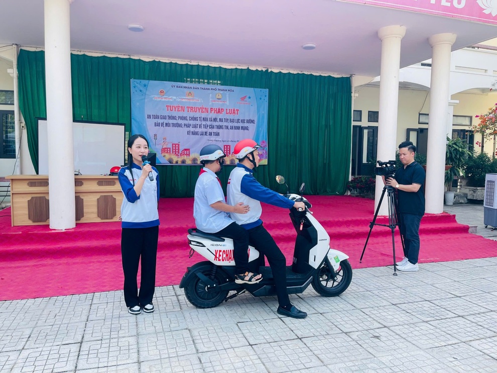 HVN tuyên dương các HEAD xuất sắc nhất quý II trong hoạt động tuyên truyền an toàn giao thông - 1 HVN tuyên dương các HEAD xuất sắc nhất quý II trong hoạt động tuyên truyền an toàn giao thông - 1