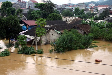 Nước sông Hiến tràn đê gây lụt ở Cao Bằng