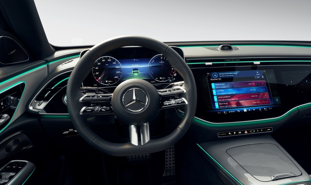 E-Class 2024 có màn hình cực lớn, tích hợp sẵn TikTok và camera tự sướng - 5 E-Class 2024 có màn hình cực lớn, tích hợp sẵn TikTok và camera tự sướng - 5