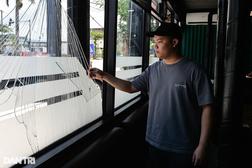 Nổ quán ăn 7 người bị thương ở Vĩnh Phúc: Như bom, đồ đạc tầng 2 rơi đổ - 3 Nổ quán ăn 7 người bị thương ở Vĩnh Phúc: Như bom, đồ đạc tầng 2 rơi đổ - 3