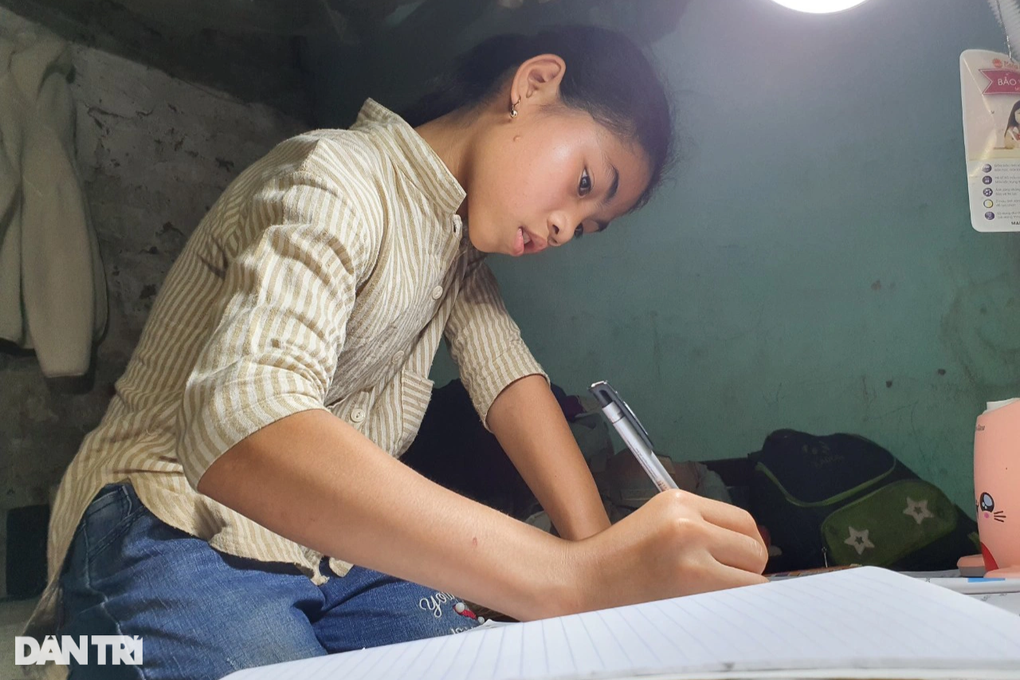 Bố mẹ lần lượt qua đời, 3 đứa trẻ mồ côi sống dựa vào bà ngoại bệnh tật - 8 Bố mẹ lần lượt qua đời, 3 đứa trẻ mồ côi sống dựa vào bà ngoại bệnh tật - 8