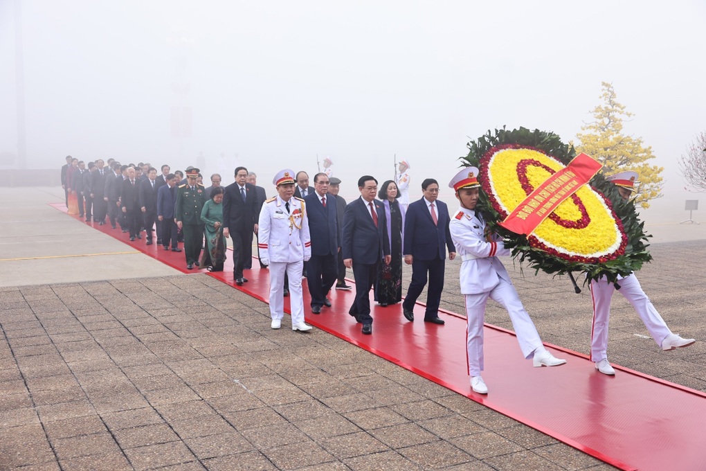 Lãnh đạo Đảng, Nhà nước vào lăng viếng Bác nhân kỷ niệm Ngày thành lập Đảng - 3 Lãnh đạo Đảng, Nhà nước vào lăng viếng Bác nhân kỷ niệm Ngày thành lập Đảng - 3
