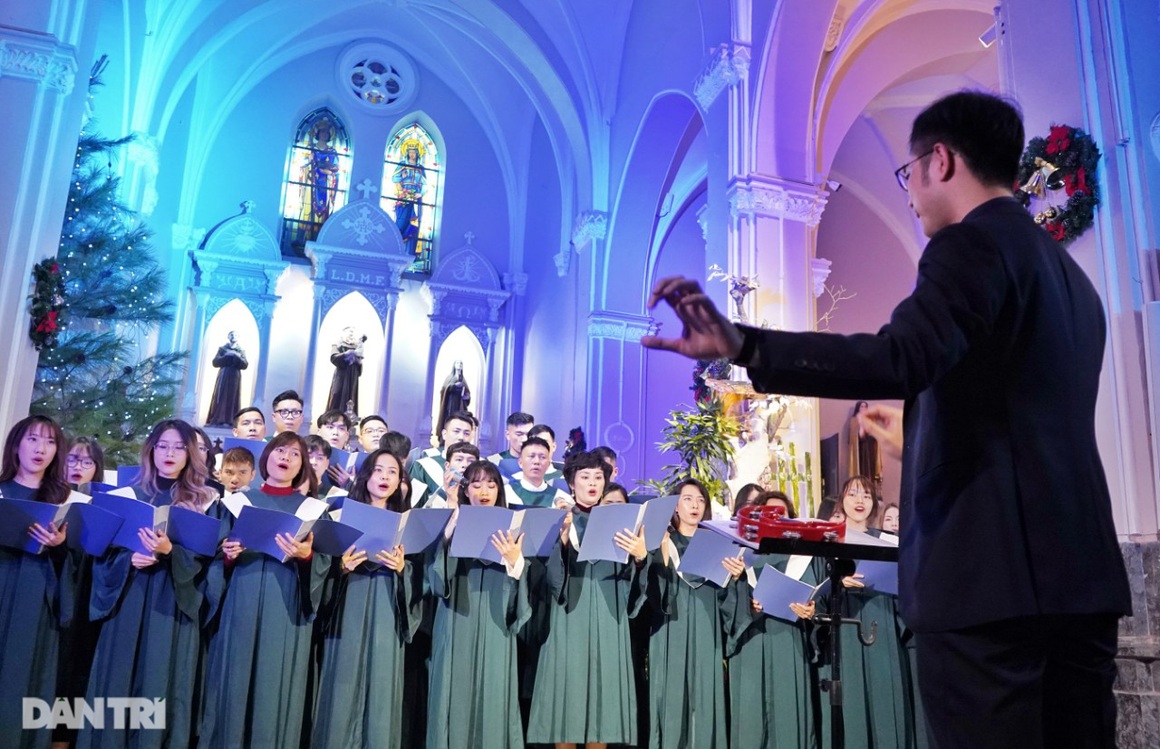 Đêm Giáng sinh đặc biệt chưa từng thấy giữa mùa dịch Covid-19 ở Hà Nội - 15 Đêm Giáng sinh đặc biệt chưa từng thấy giữa mùa dịch Covid-19 ở Hà Nội - 15