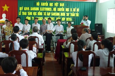 Hội Khuyến học Cần Thơ trao 55 Suất học bổng cho học sinh nghèo