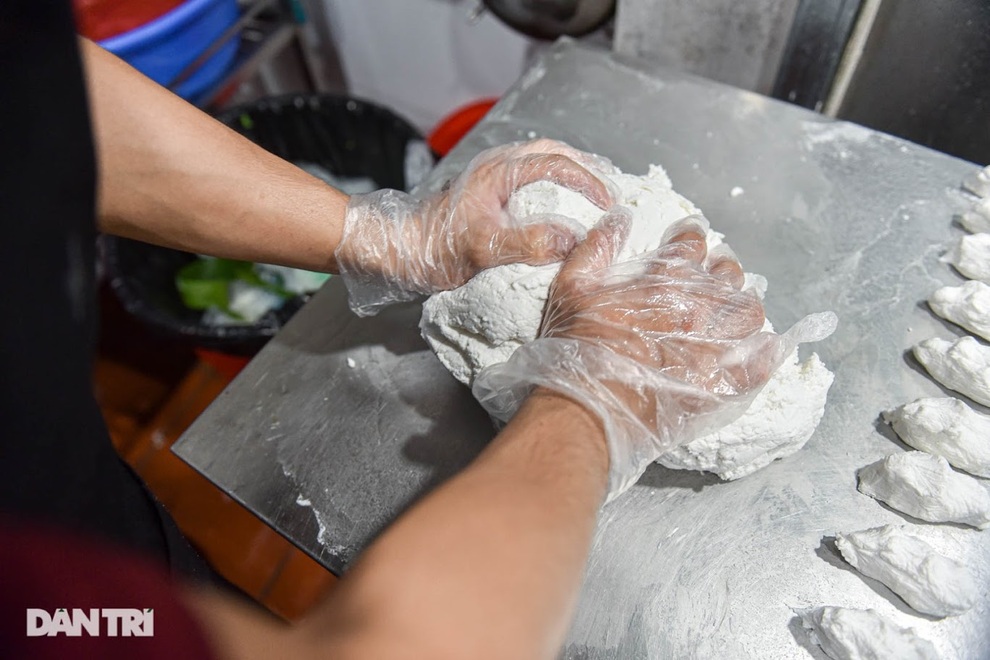 Tìm lại hương vị Việt trong món bánh nếp trứ danh Hà thành - 4 Tìm lại hương vị Việt trong món bánh nếp trứ danh Hà thành - 4