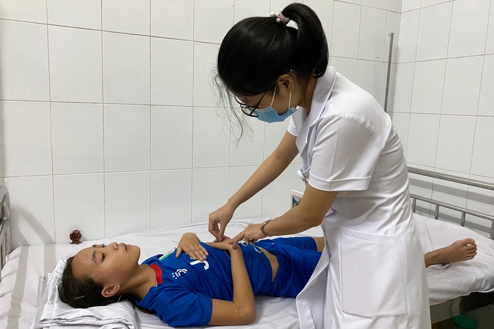 Xót xa hoàn cảnh người đàn ông dân tộc HMông bán trâu tìm sự sống cho con - 1 Xót xa hoàn cảnh người đàn ông dân tộc HMông bán trâu tìm sự sống cho con - 1