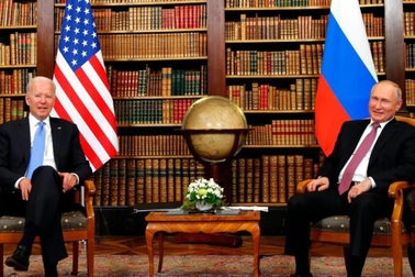 Mỹ sa thải gần 200 nhân viên sứ quán người Nga