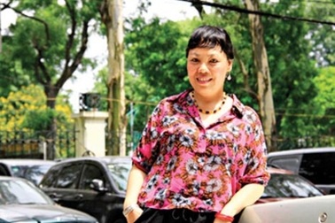 Nữ văn sĩ "chê" bằng khen: Ban giám khảo hãy phản biện lại tôi đi!