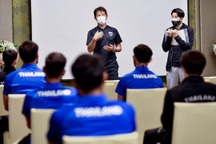 Cầu thủ Thái Lan bất phục phương pháp cầm quân hà khắc của HLV Nishino?