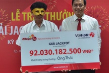 Vụ trúng thưởng 92 tỷ đồng: Người đàn ông ở Trà Vinh "rưng rưng" nhận tiền