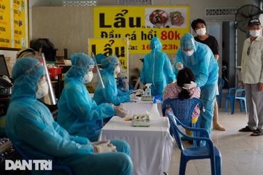 TPHCM: 3 nhân viên quán ăn dương tính SARS-CoV-2 liên quan nhóm truyền giáo