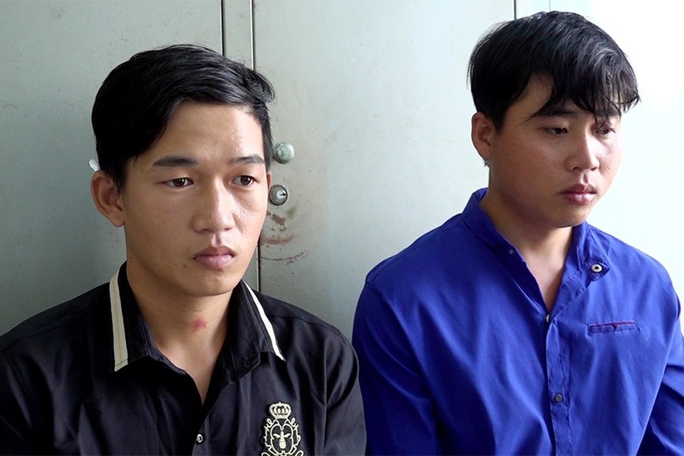 Bắt giam 2 đối tượng thay nhau hiếp dâm bạn gái nhậu cùng - 1 Bắt giam 2 đối tượng thay nhau hiếp dâm bạn gái nhậu cùng - 1
