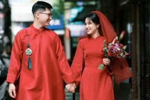 Cô dâu chú rể Hà Nội biến thú chơi đắt đỏ thành hoa, hộp nhẫn trong lễ cưới