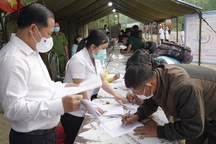 Những người ăn chạp mả cùng ca dương tính SARS-CoV-2 có kết quả âm tính