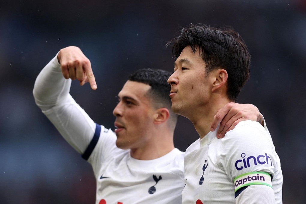 Tottenham chặn Aston Villa, Man Utd hưởng lợi lớn - 1 Tottenham chặn Aston Villa, Man Utd hưởng lợi lớn - 1