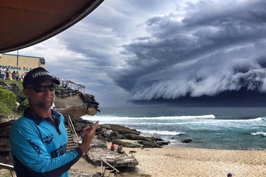 Kỳ thú cảnh tượng mây sóng thần càn quét Sydney