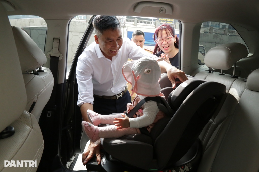 Cục CSGT nói về đề xuất xe khách, taxi không cần lắp ghế trẻ em - 1 Cục CSGT nói về đề xuất xe khách, taxi không cần lắp ghế trẻ em - 1