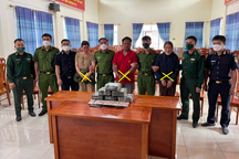 Hai "nữ quái" móc nối với tài xế người Lào vận chuyển, mua bán 13kg ma túy