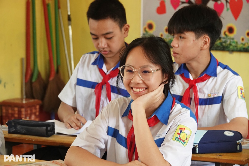 Báo Dân trí là đơn vị đầu tiên tặng quà, hỗ trợ học sinh Vị Xuyên - 8 Báo Dân trí là đơn vị đầu tiên tặng quà, hỗ trợ học sinh Vị Xuyên - 8