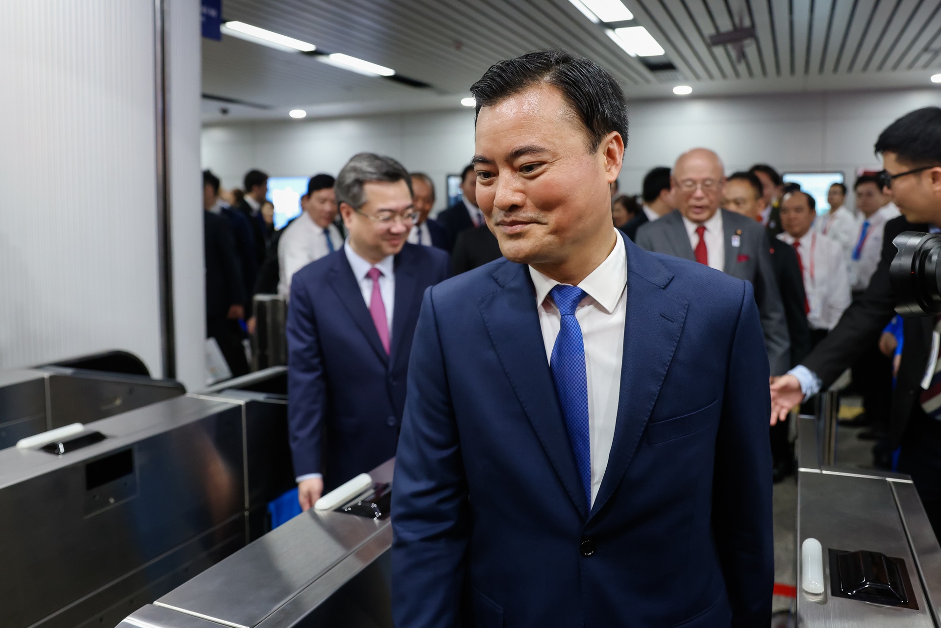 Toàn cảnh lễ khánh thành tuyến metro đầu tiên ở TPHCM - 9 Toàn cảnh lễ khánh thành tuyến metro đầu tiên ở TPHCM - 9