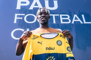 Pau FC bất ngờ bổ sung hai tân binh, Quang Hải ít đất diễn hơn?