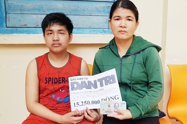 Bạn đọc Dân trí tiếp tục giúp đỡ người phụ nữ nghèo đan nón hơn 15 triệu đồng