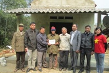 Hơn 30 triệu đồng đến với gia đình lão ông có cuộc sống “rách bươm”